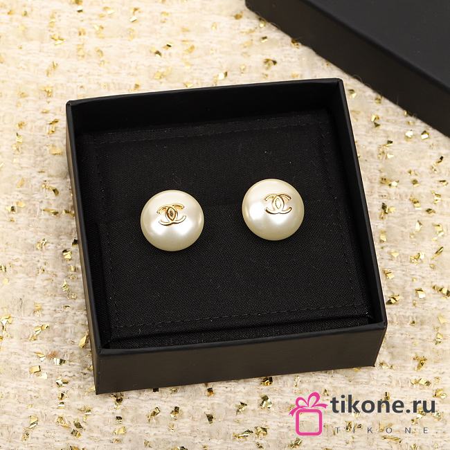 Chanel Pearl Earings - 1