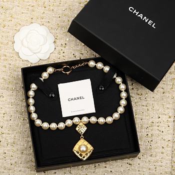 Chanel Pearl Necklace Vintage