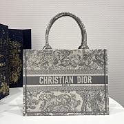 Dior Tote Tiger Embroidery Classic Color - 36x18x28cm - 1