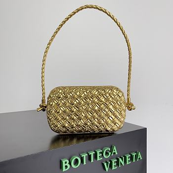 BV Knot-embellished metallic intrecciato plissé leather - 20.5x12.5x6cm