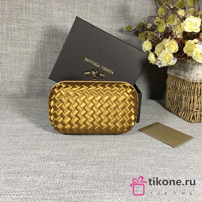 BV Knot Clutch In Gold - 16.5x10.5x6cm - 1