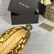 BV Knot Clutch In Gold - 16.5x10.5x6cm - 2