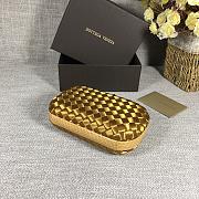 BV Knot Clutch In Gold - 16.5x10.5x6cm - 3