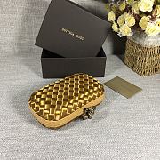 BV Knot Clutch In Gold - 16.5x10.5x6cm - 4