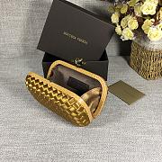 BV Knot Clutch In Gold - 16.5x10.5x6cm - 5