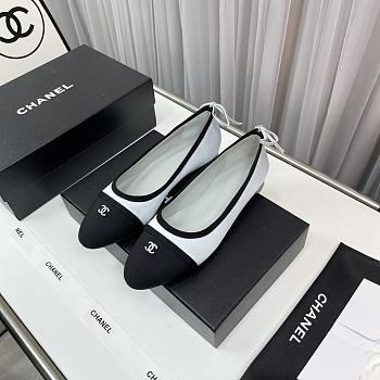 Chanel Ballet Flats In Black And White Leather 