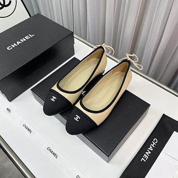 Chanel Ballet Flats In Beige And White Leather