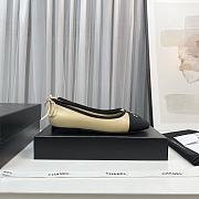 Chanel Ballet Flats In Beige And White Leather - 4