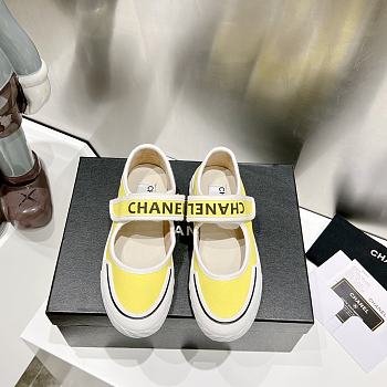 Chanel 2023 Coco Retro Style Shoes In Yellow