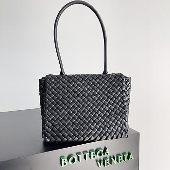 Bottega Veneta Patti intrecciato leather shoulder bag V826780 - 24x20x12cm