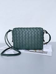 Nappa Intrecciato Medium Loop Camera Bag Raintree Dark Green - 25x15x8cm - 1