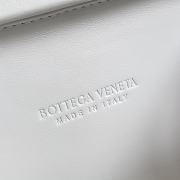 BV White Padded Intrecciato Leather Shoulder Bag - 20.5x12.5x6cm - 2