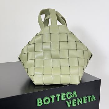Bottega Veneta Bowling Cassette Light Green Leather - 28x21x16cm