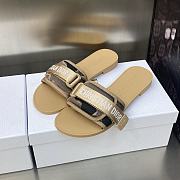 Dior Revolution Slides WW 01 - 5