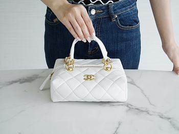 Chanel White Calfskin & Gold-Tone Metal A676390 - 19x20x6cm