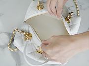 Chanel White Calfskin & Gold-Tone Metal A676390 - 19x20x6cm - 4