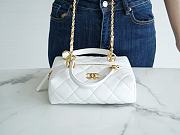 Chanel White Calfskin & Gold-Tone Metal A676390 - 19x20x6cm - 3