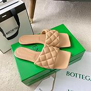 Bottega Veneta Beige Padded Flat Sandals A189945 - 3