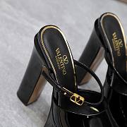 Valentino Garavani Tan Go Platform Black Sandals - 2