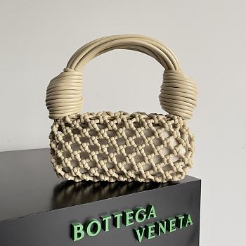 Bottega Veneta Reticule In Beige - 24x15x5cm