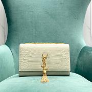 YSL Kate Medium Crocodile Embossed In White A462680 - 24x5x14.5cm - 1