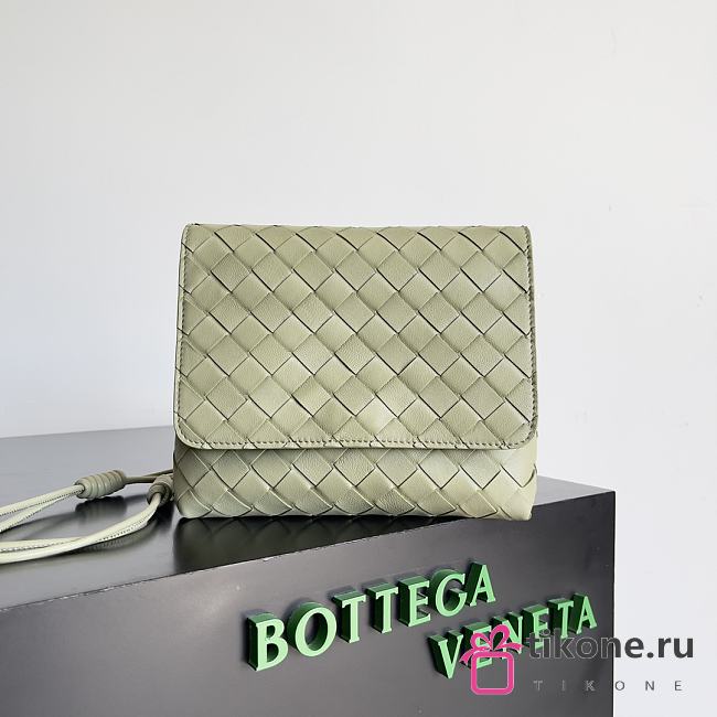 Bottega Veneta Green Intrecciato Mini Crossbody Bag - 19x15x5.5cm - 1