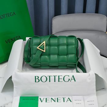 BOTTEGA VENETA| Small Green Padded Cassette - 26x18x8cm