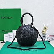 BOTTEGA VENETA| Mava Black Top Handle Bag - 22x22x22cm - 1