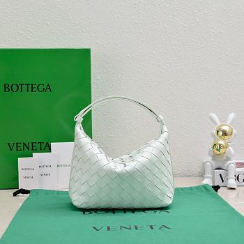 BOTTEGA VENETA| Mini White Wallace Shoulder Bag - 22x13x9.5cm