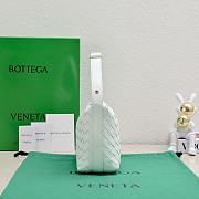 BOTTEGA VENETA| Mini White Wallace Shoulder Bag - 22x13x9.5cm - 3