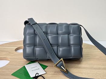 BOTTEGA VENETA| Lightning Gray Padded Bag - 26x18x8cm