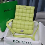 BOTTEGA VENETA| Small Ice Cream Color Padded Cassette - 26x18x8cm - 2