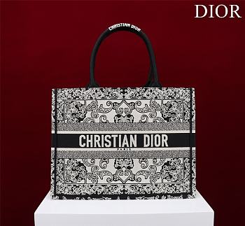 DIOR| Medium Book Tote White And Black Bandama Embroidery - 36x28x18cm