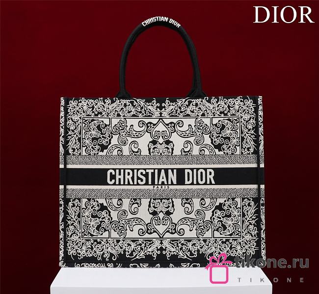 DIOR| Larger Book Tote White And Black Bandama Embroidery - 41x35x18cm - 1