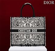 DIOR| Larger Book Tote White And Black Bandama Embroidery - 41x35x18cm - 1