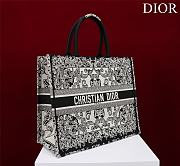 DIOR| Larger Book Tote White And Black Bandama Embroidery - 41x35x18cm - 3