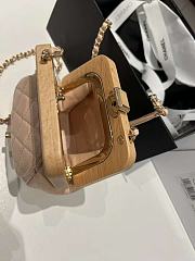 CHANEL 23| Small CLutch Light Beige Lamskin, Wood & Gold-tone Metal - 12x12x7cm - 4