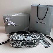 Balenciaga Larger Xs Graffiti Le Cagole - 33x16x8cm - 2