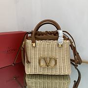 VALENTINO| Garavani Small Vlogo Straw - 25x18x9cm - 1