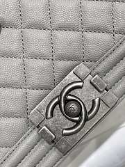 Chanel 25 Le Boy Large Size In Grey - 2