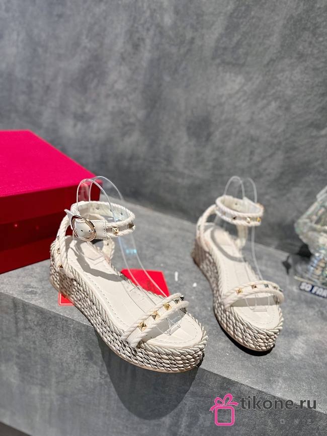 Valentino Garavani Rockstud White Sandals - 1