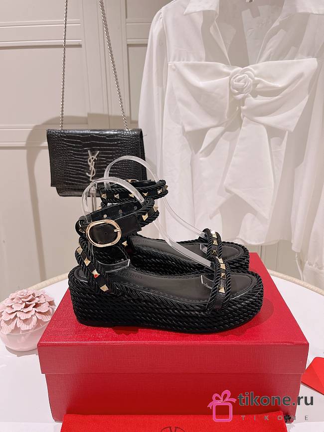 Valentino Garavani Rockstud Black Sandals - 1