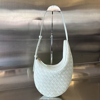 Bottega Veneta Medium White Drop Handbag - 32.5x23x10cm