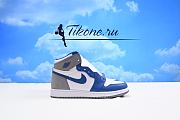 Air Jordan 1 Retro Blue  - 3