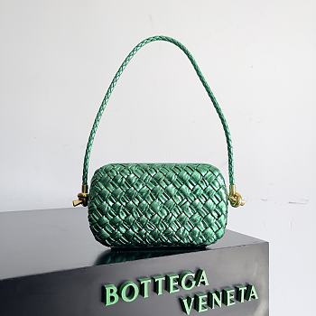 Bottega Veneta Knot On Strap In Green - 20.5x12.5x6cm