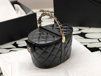 Chanel Black Quilted Lambskin Bucket Bag - 19x10.5x12cm