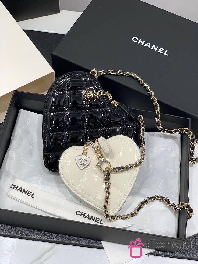 Chanel Heart Coin Holder Black/ White - 15x13x2xcm - 1