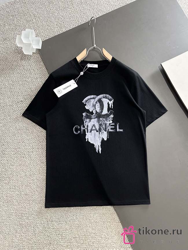 Chanel Men's T-shirt Black - 1