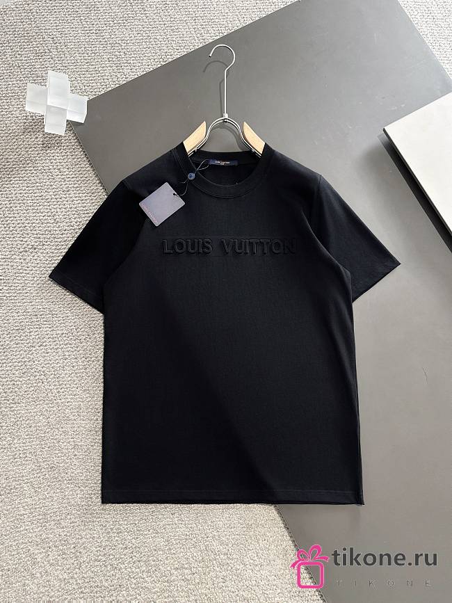 Louis Vuitton Men's Black T-shirt With Logo - 1