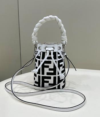 Fendi FF Motif Black & White Small Bucket Bag - 12×18×10cm